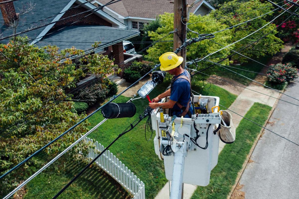 Electrical worker